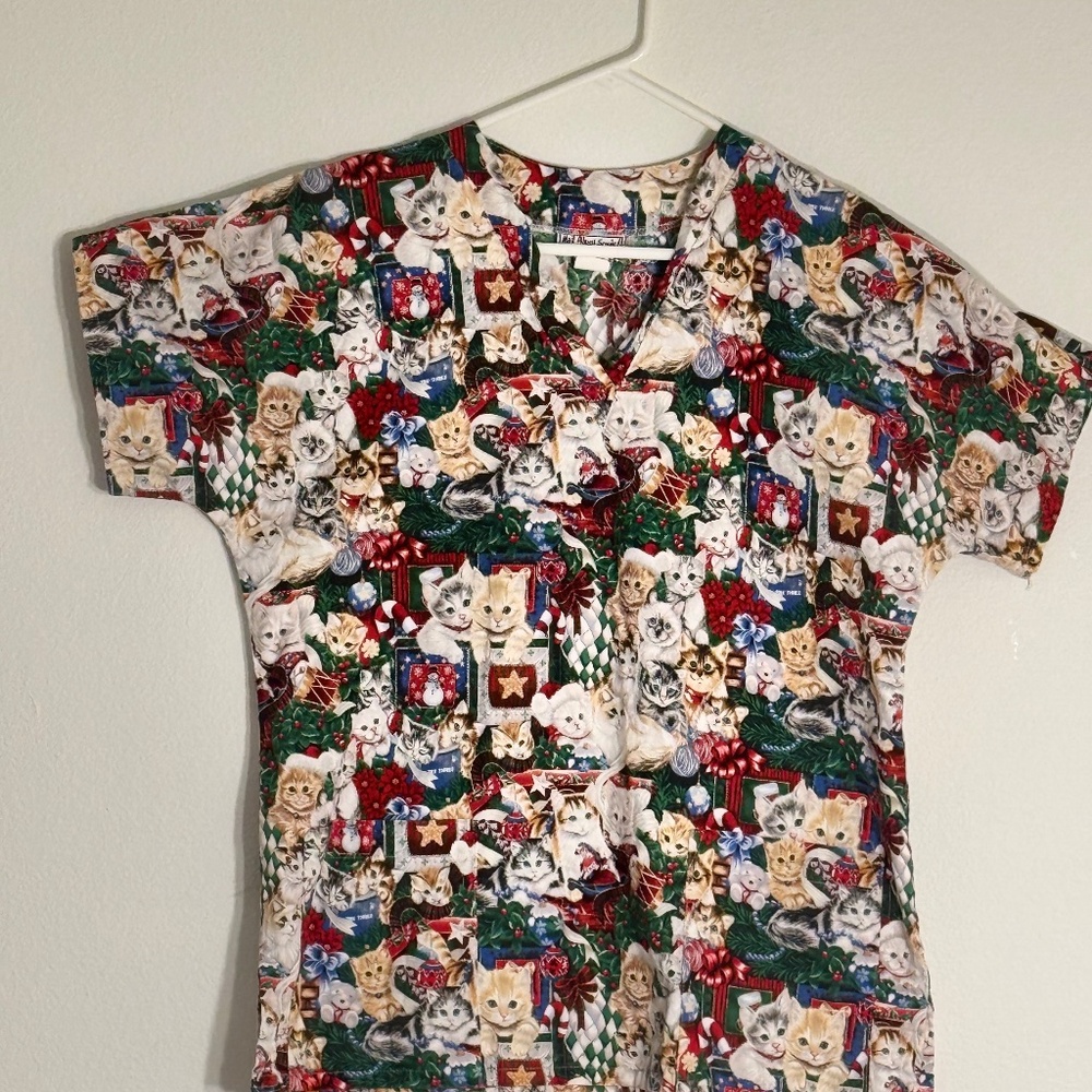Christmas kitty scrub top M 100% cotton Made in USA